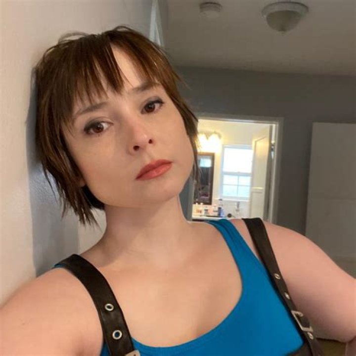 Hana Michels - Looper