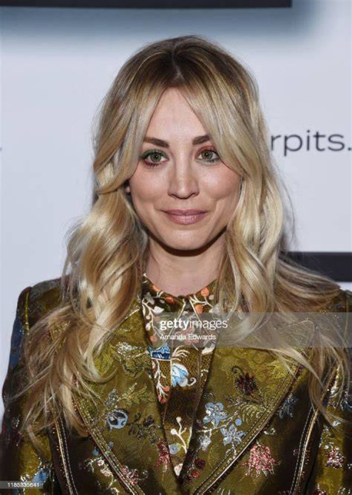 Kaley Cuoco speaking at event