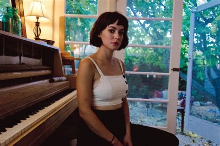 Numb A talk with Meg Myers CHeads Magazine Meg myers, Myer