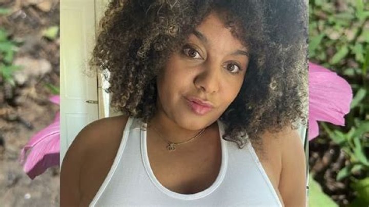 Nyla Green Plus Size curvy model plus size fashion model Nyla Green