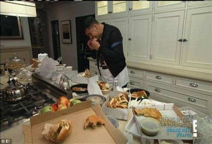 Rob feasts on Chinese, pizza, and burgers at one meal as Kim confronts