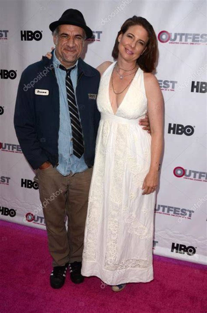 Robin Weigert height, Age, Husband, Date of birth, net worth, career